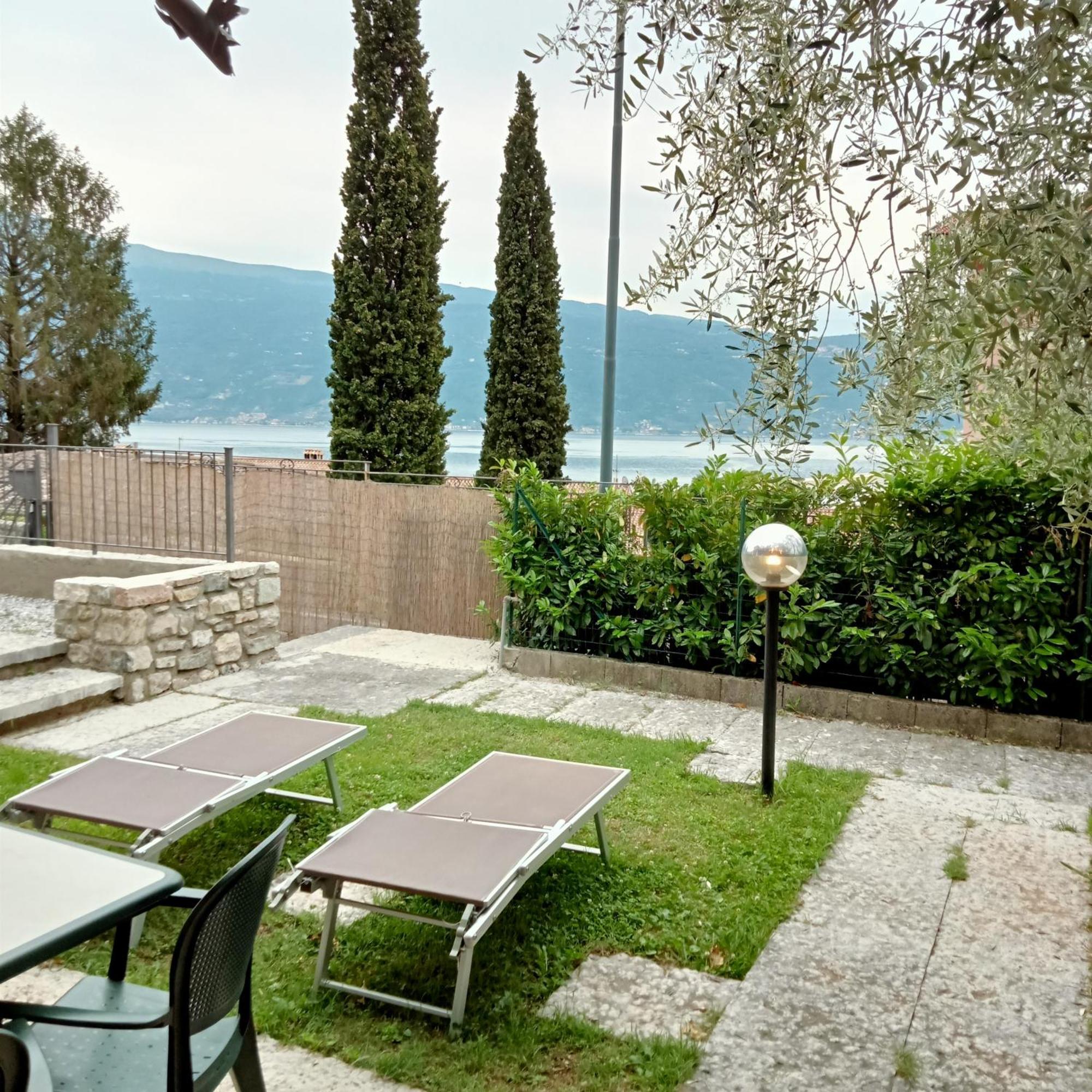 Residence Borgo Dei Limoni - Appartamenti Con Garage Gargnano Exterior photo